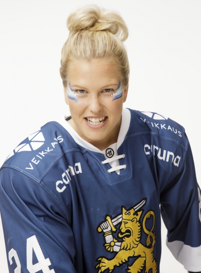 Glöm aldrig Noora Tulus. Hon är svensk hockeys framtid. Fast hon är från Finland.
