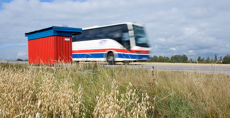 Vem ska köra länstrafikbussarna till alla mjölkpallar runt om i länet? – Om landstingets uppgifter